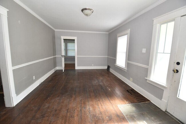Building Photo - Elkhart 3 bedroom 1 bath home.