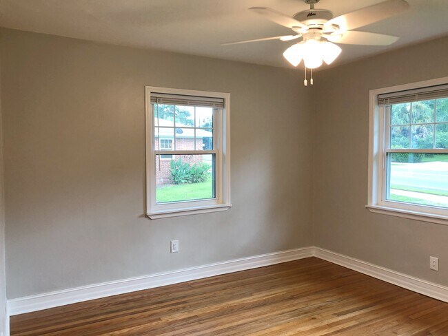 Foto del edificio - 601 E College Ave