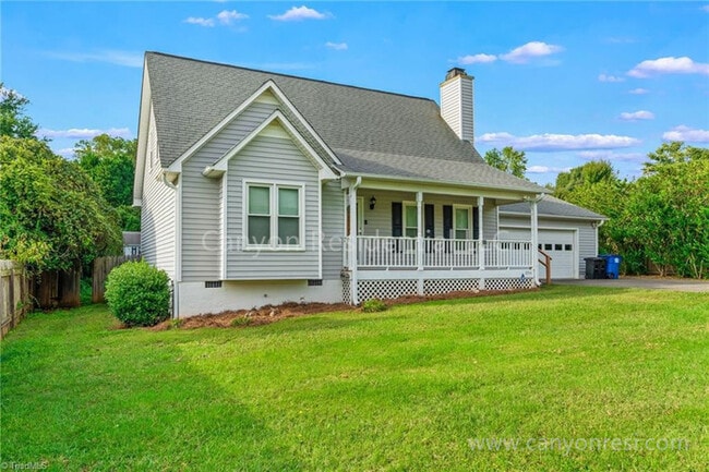 Photo - 204 Creeksedge Ct House