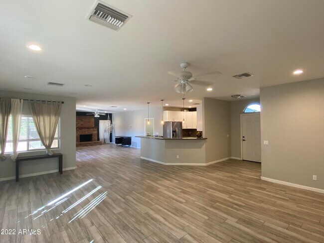 Foto del edificio - 2667 E Fox St