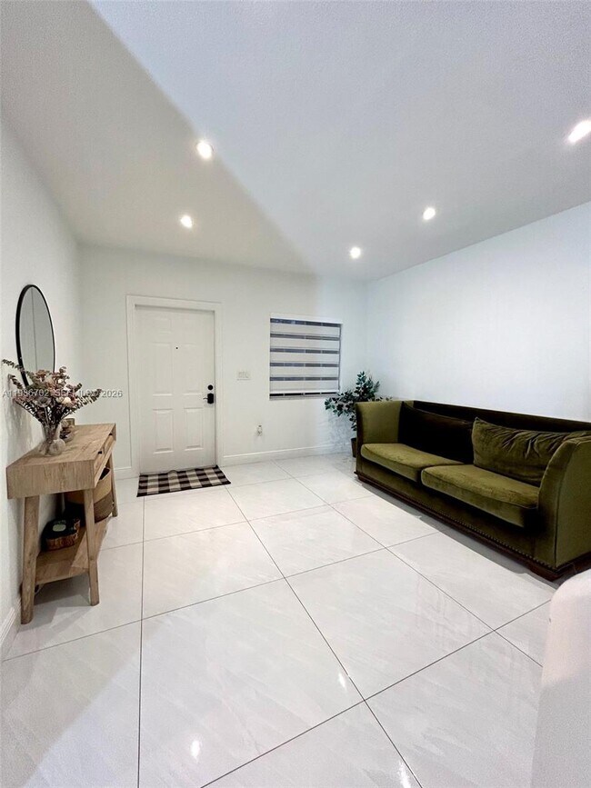 Building Photo - 14892 SW 9th Ln