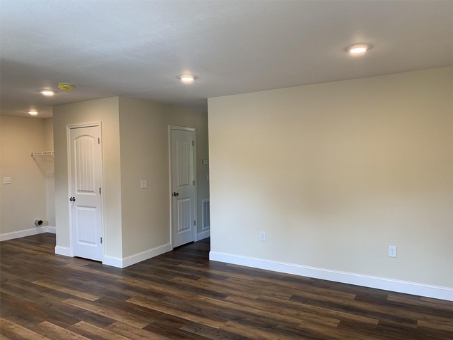 Foto del edificio - 2200 Overland Road - 1