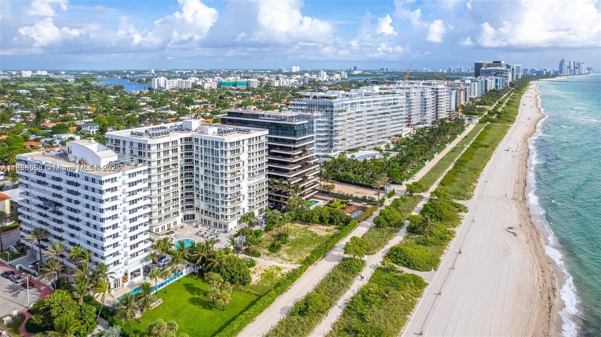 Foto principal - 8911 Collins Ave