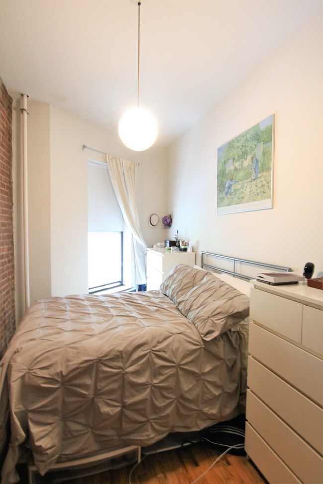 Foto del edificio - 316 W 102nd St