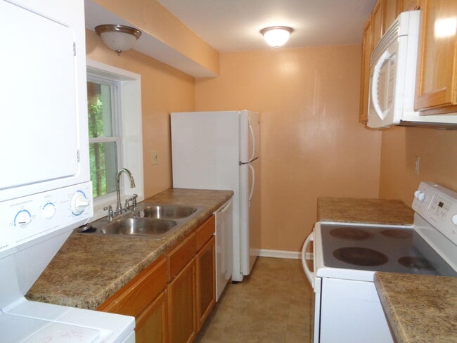 Building Photo - 708 Edgewood Ave