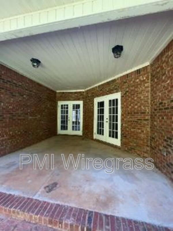 Foto del edificio - 233 County Rd 165