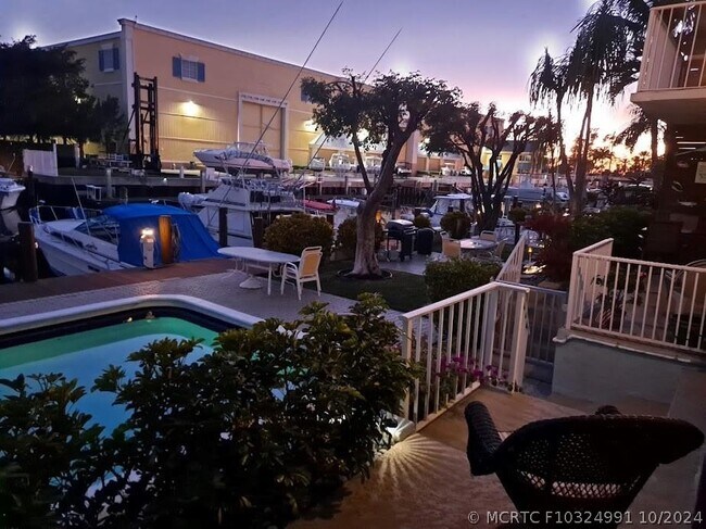 Foto del edificio - 2400 NE 16th St