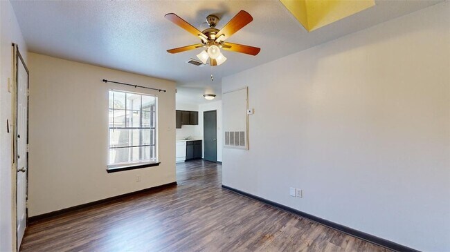 Foto del edificio - 725 Peppertree Dr