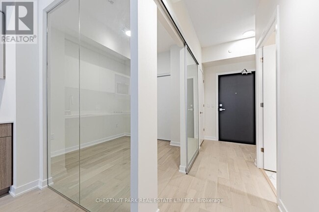 Building Photo - 840 St Clair Ave W