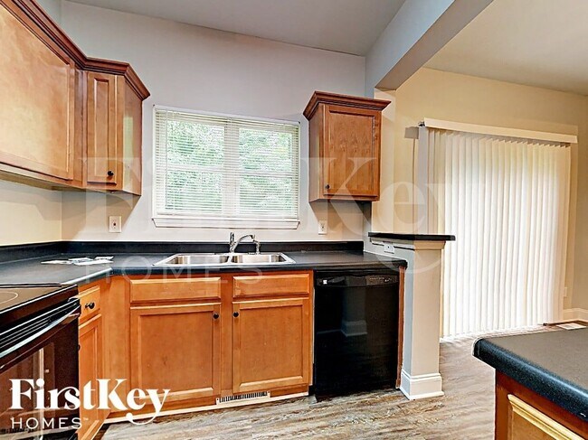 Foto del edificio - 7805 Wilkinson Dr