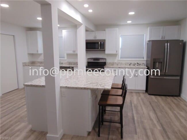 Foto del edificio - Fantastic totally remodelled 1st floor 2 bedroom 2 bath condo in the SW Cape