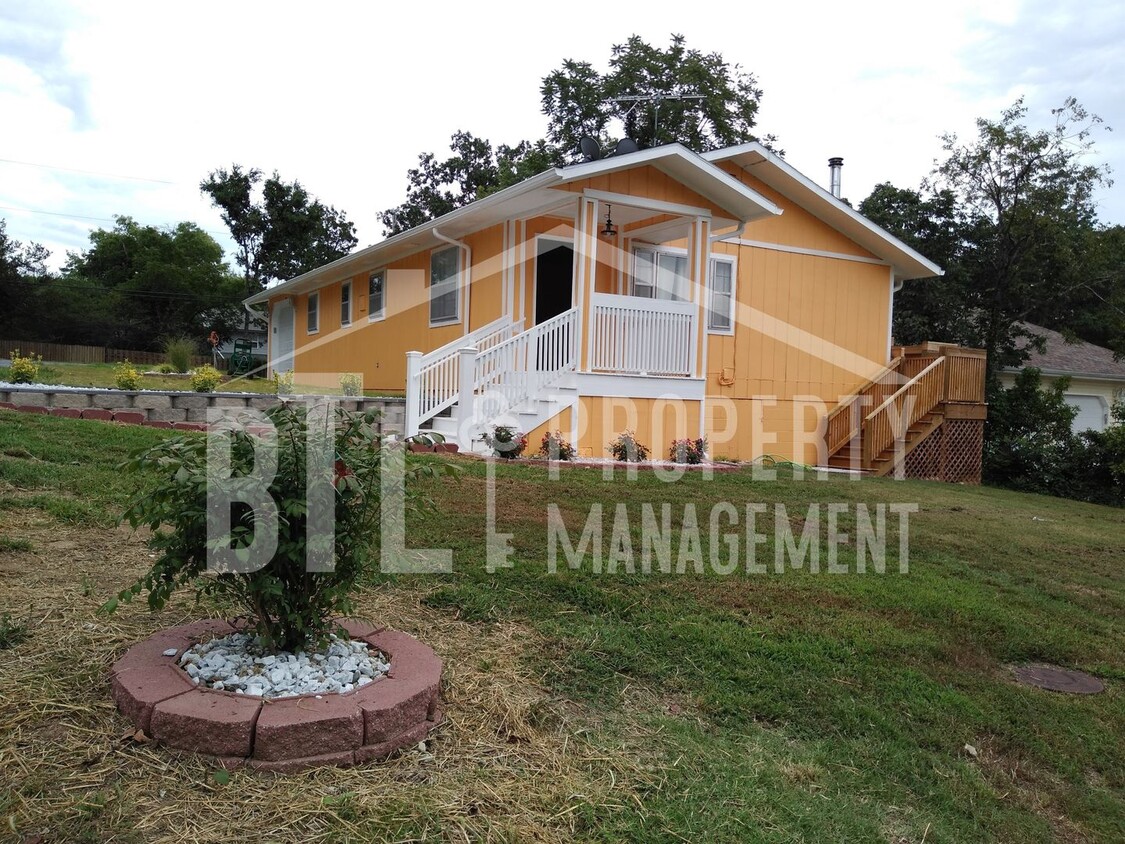 Primary Photo - 3 Bedroom In Heart of Branson
