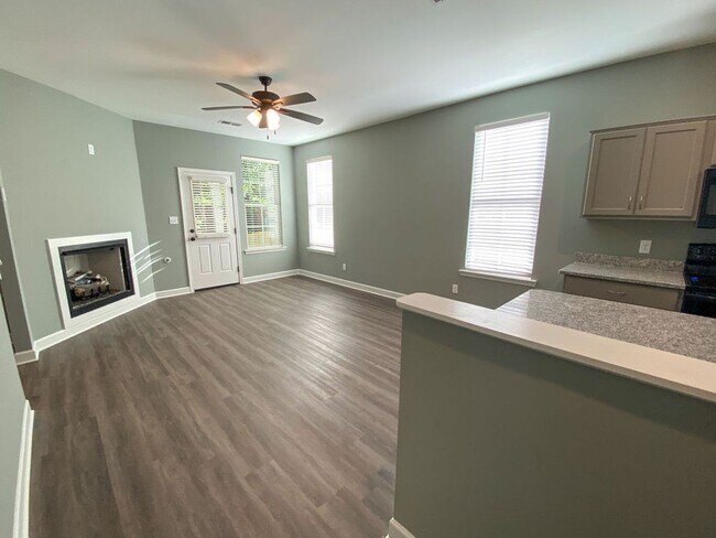 Building Photo - 3 bedroom, 2.5 bath, Built in 2022, close ...