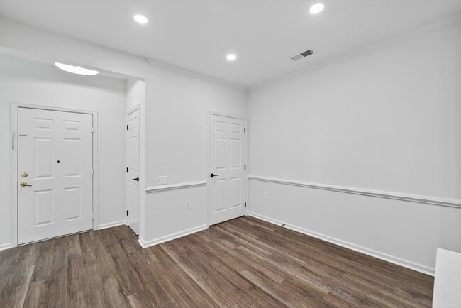 Building Photo - Brittany Commons Apartments