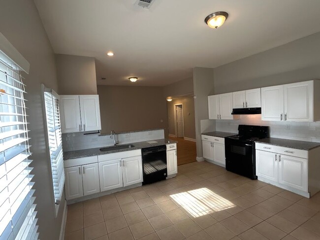 Building Photo - 3 Bed 2 Bath in Atlanta!---Special offer: ...