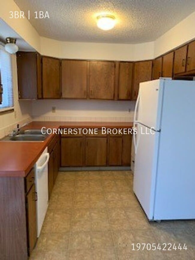 Building Photo - 624 Maple St