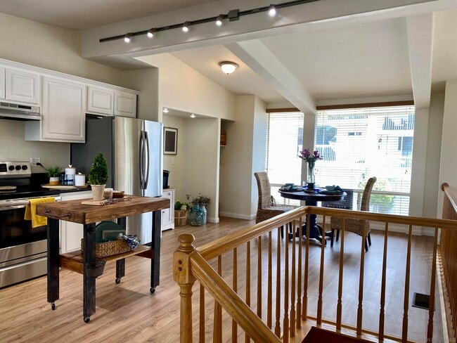 Building Photo - 2333 Caringa Way