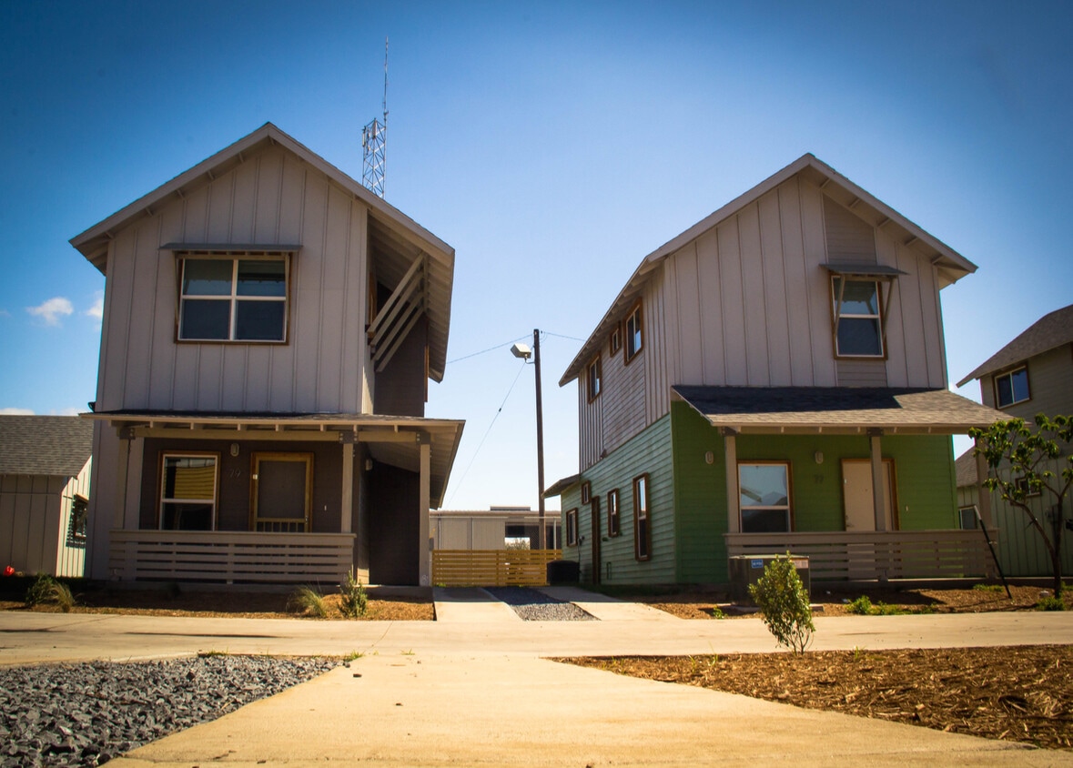 Building Photo - Casitas Los Olmos