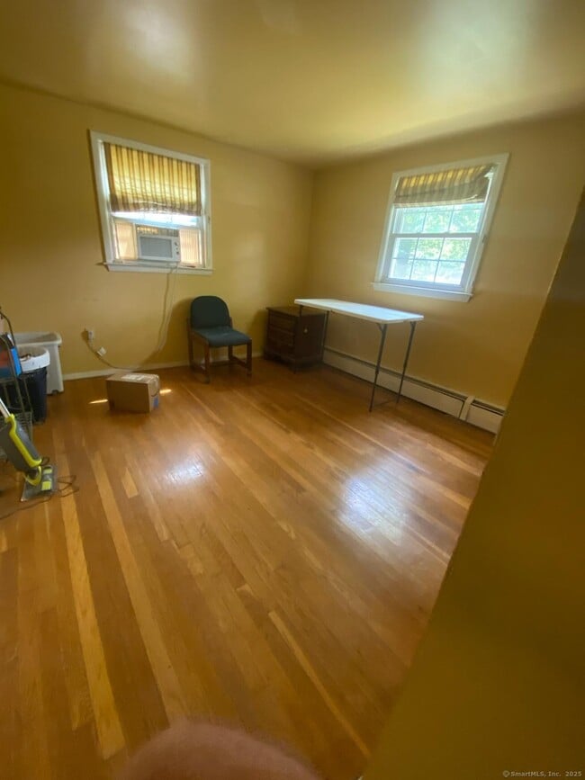 Building Photo - 6 Trumbull Dr