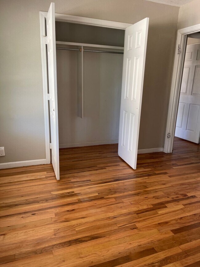 Foto del edificio - 4/3 w/ half bath! Close to TTU! Plenty of ...