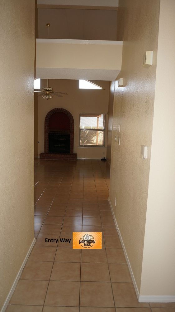 Foto del edificio - 4677 Loma Linda Cir