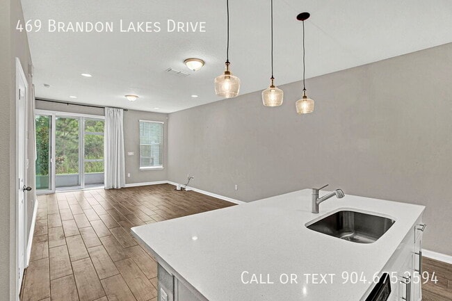 Building Photo - 469 Brandon Lks Dr