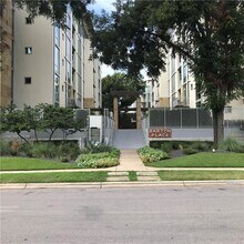 Building Photo - 1600 Barton Springs Rd