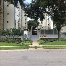 Building Photo - 1600 Barton Springs Rd