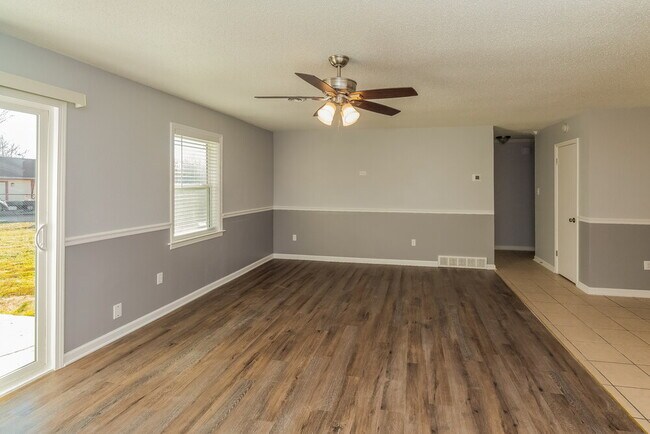 Foto del edificio - 5691 Briarwood Dr