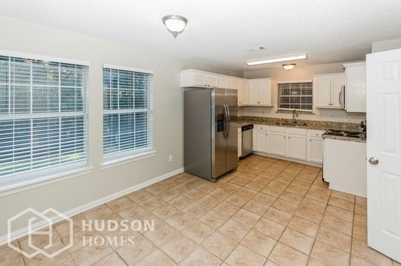 Foto del edificio - NOW AVAILABLE! - 2711 Lexington St, Seagov...