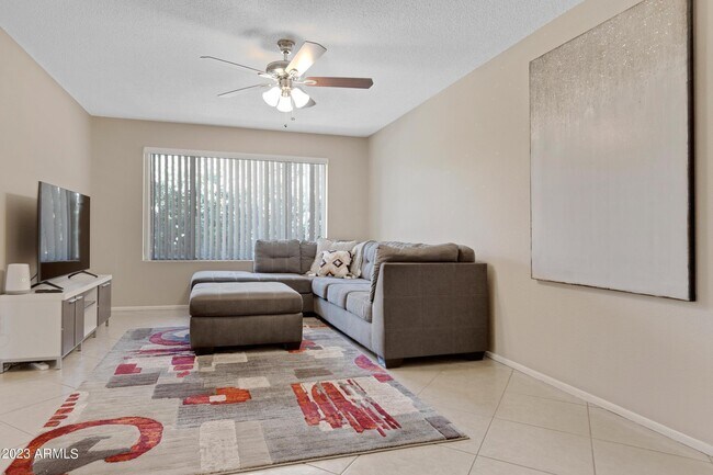 Foto del edificio - 1812 N McAllister Ave