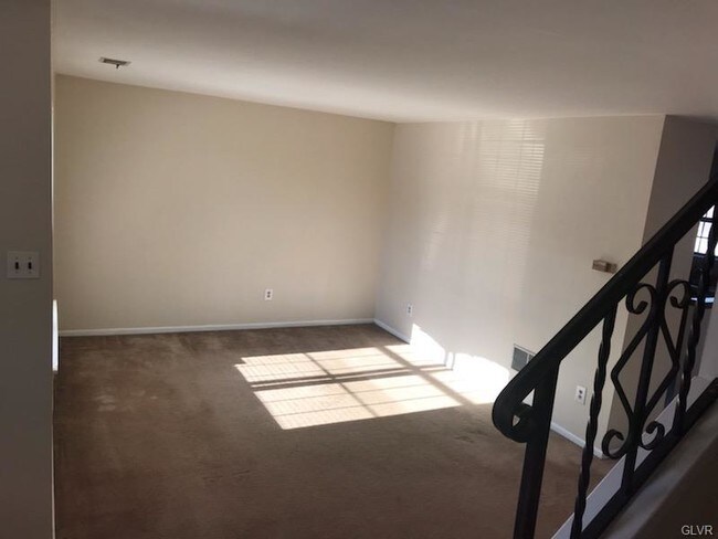 Foto del edificio - 236 Briarwood Ct