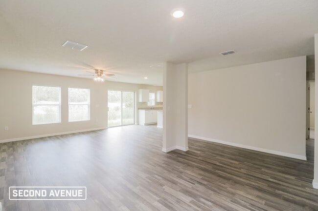 Foto del edificio - 6690 N Roland Dr