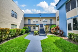 Building Photo - 425 Burgundy I Building Photo - 425 Burgundy I