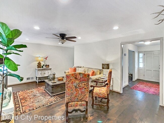 Building Photo - 4 br, 2 bath House - 2626 Lakewood Circle