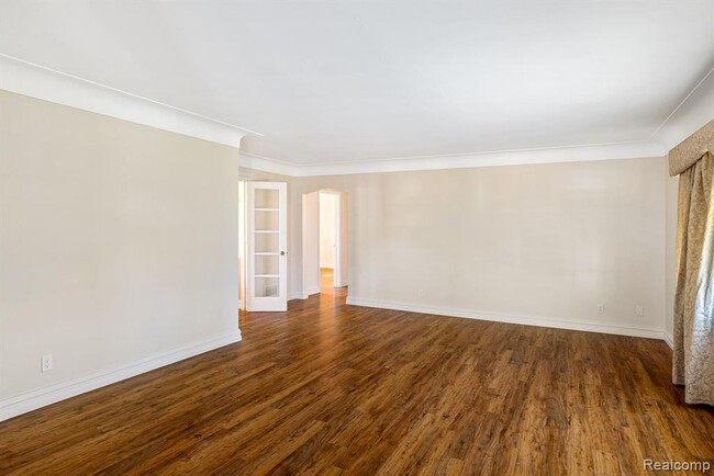 Foto del edificio - 30100 Hoover Rd