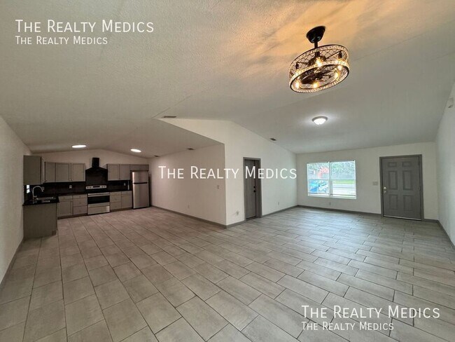 Foto del edificio - 1708 Providence Blvd