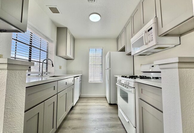 Building Photo - 4724 Nara Vista Way