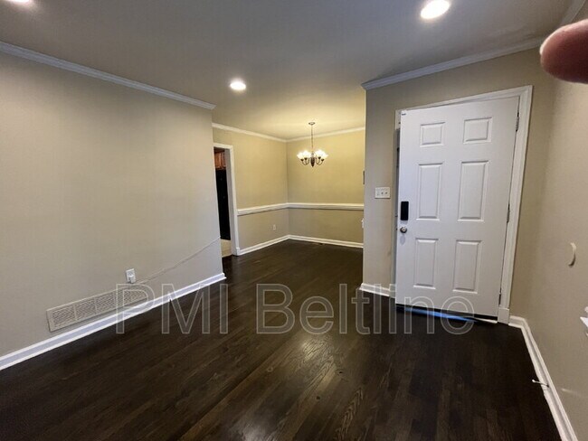 Foto del edificio - 3217 McAfee Rd