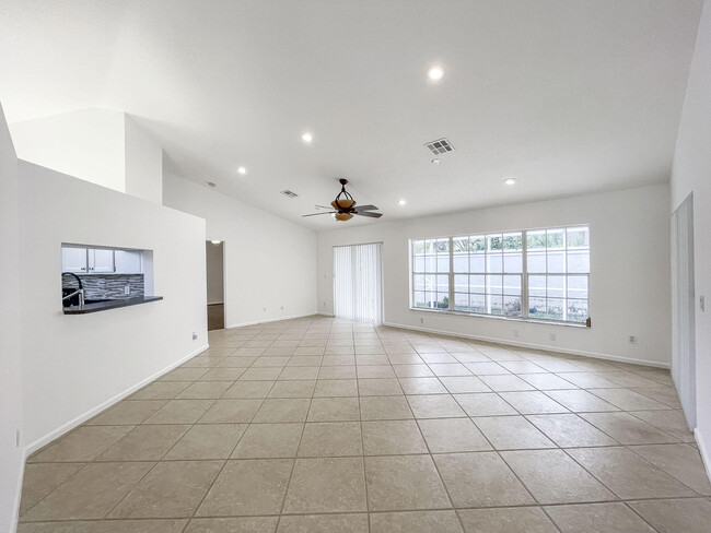 Building Photo - 252 Moccasin Trail W