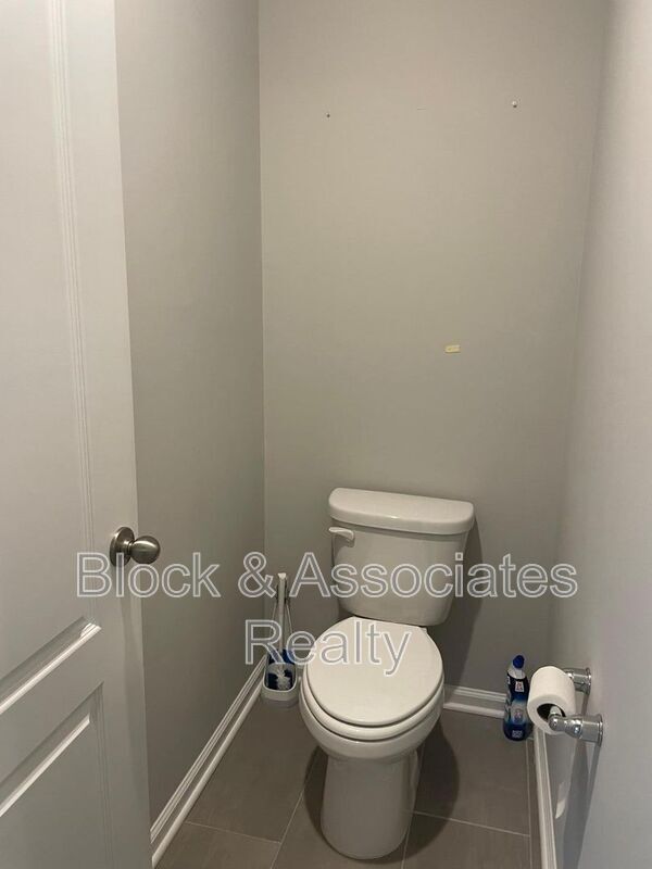Building Photo - 5 Coffee Tree Cir