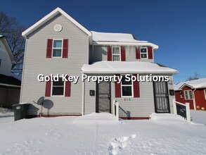 Building Photo - 816 W 11th St