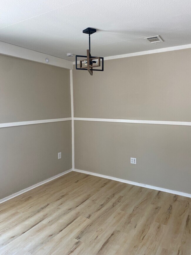 Building Photo - 8018 Grady Dr