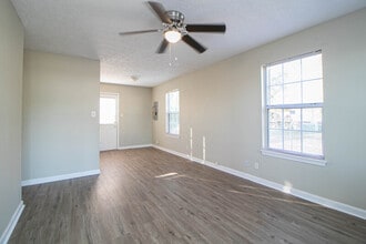 Building Photo - 670 Artic Ave