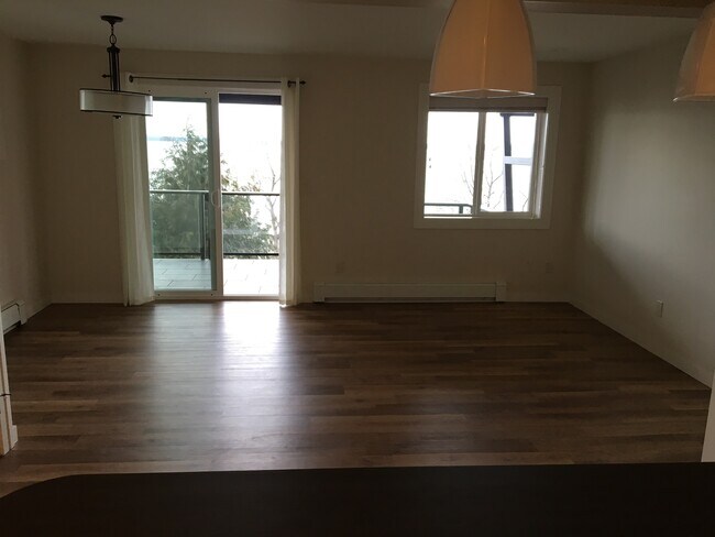 Foto del edificio - 305 S State St