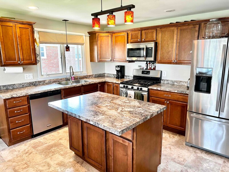 Foto principal - 56 Bayberry Ave