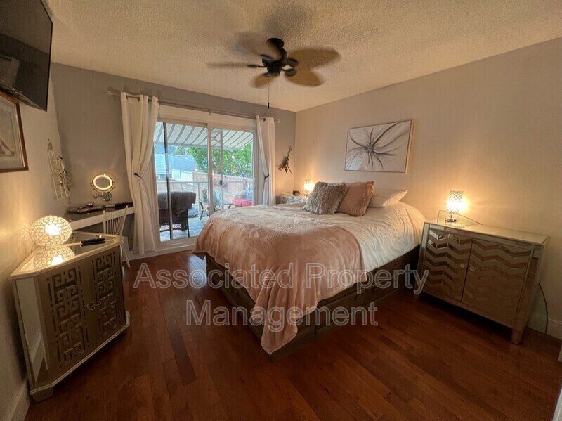 4171 Lakeshore Rd, Kelowna, BC V1W 1A5 House for Rent in Kelowna, BC