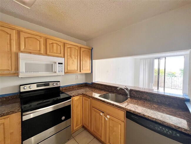 Foto del edificio - 8185 NW 7th St