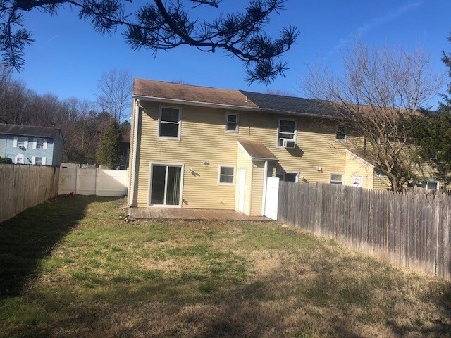 Foto del edificio - 561 Loch Lomond Dr