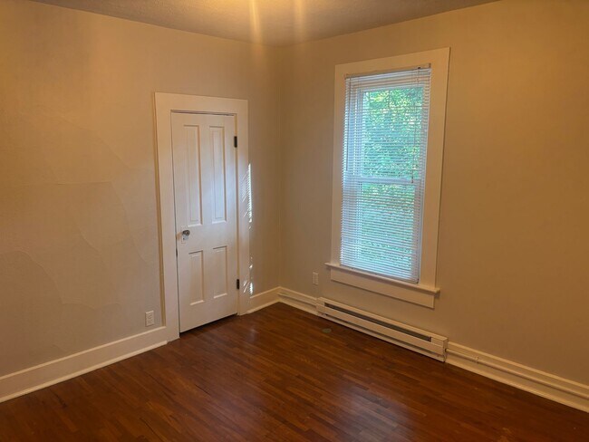 Foto del edificio - 3205 Parnell Ave